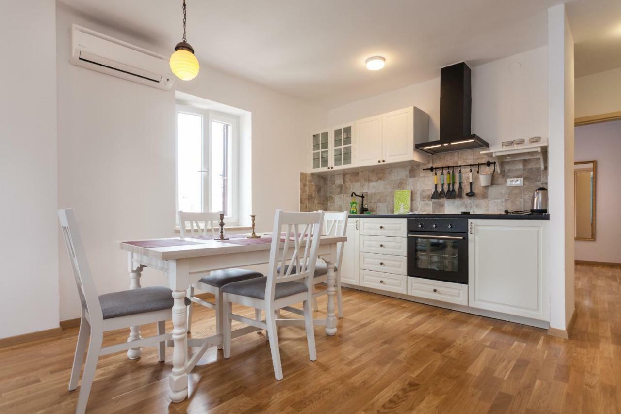 Apartment Amare Seaview Ровінь Екстер'єр фото