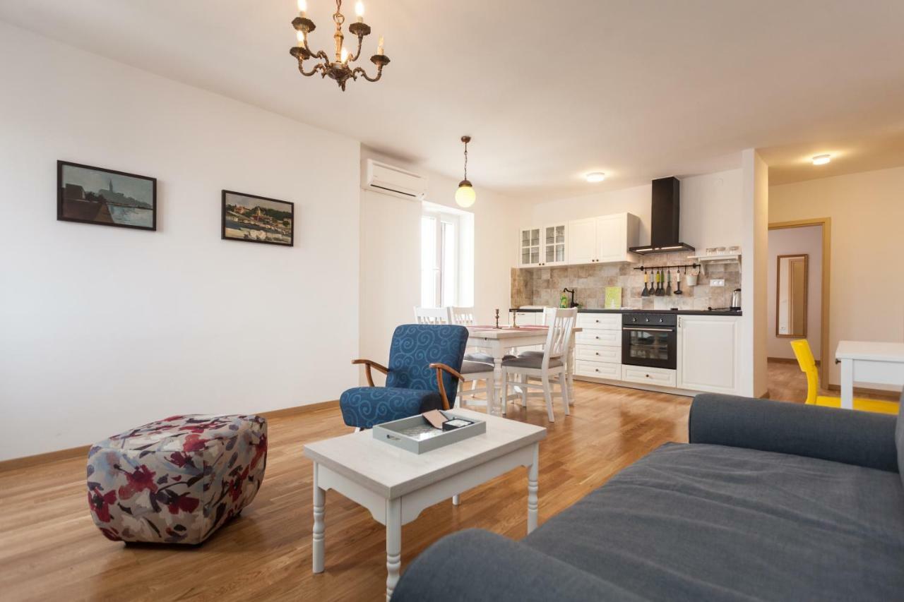 Apartment Amare Seaview Ровінь Екстер'єр фото