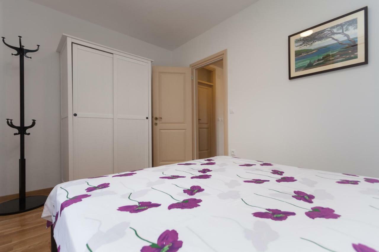 Apartment Amare Seaview Ровінь Екстер'єр фото