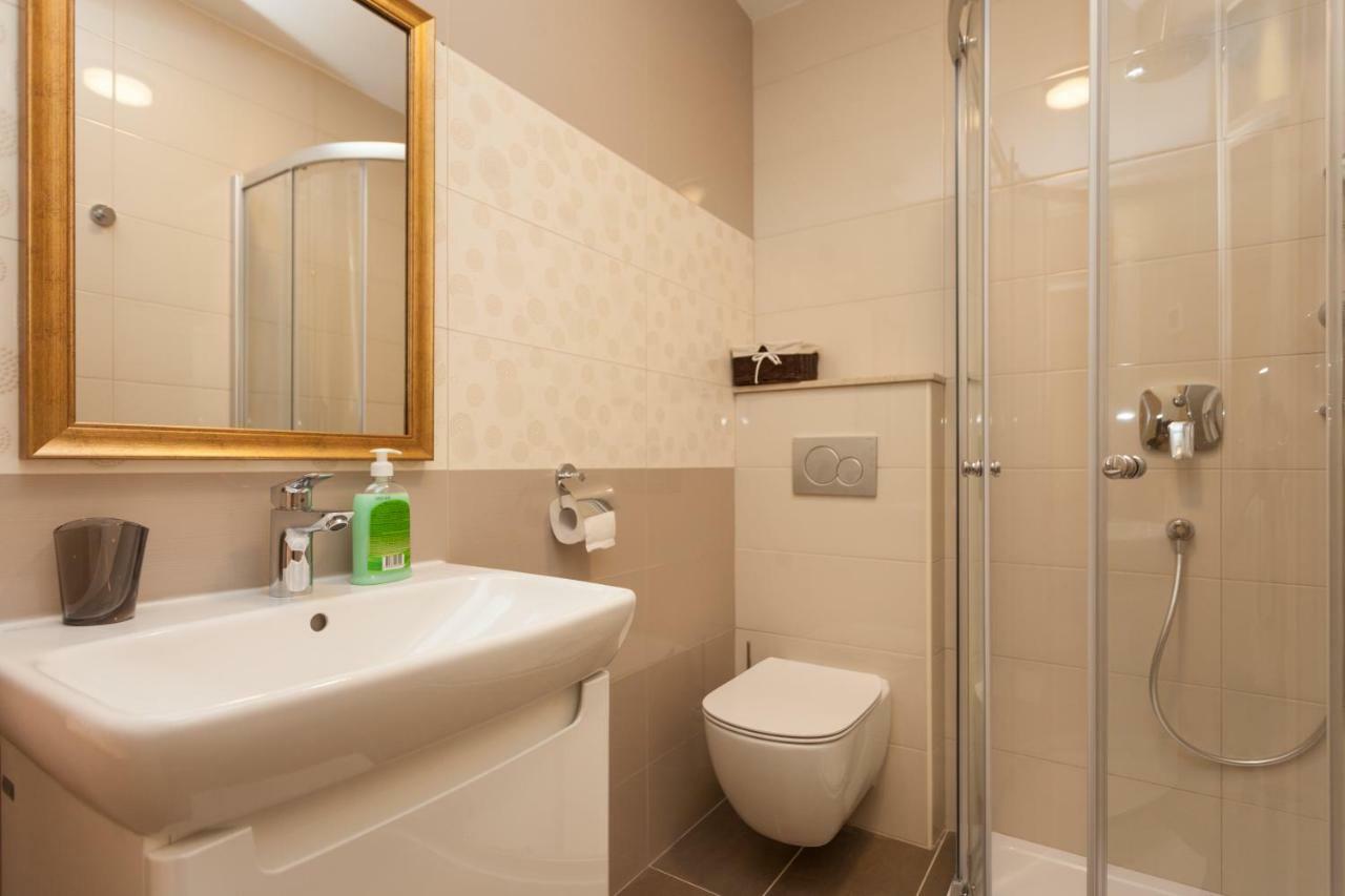 Apartment Amare Seaview Ровінь Екстер'єр фото