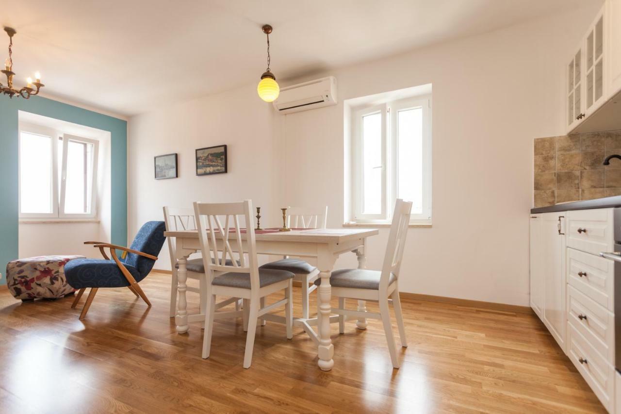 Apartment Amare Seaview Ровінь Екстер'єр фото